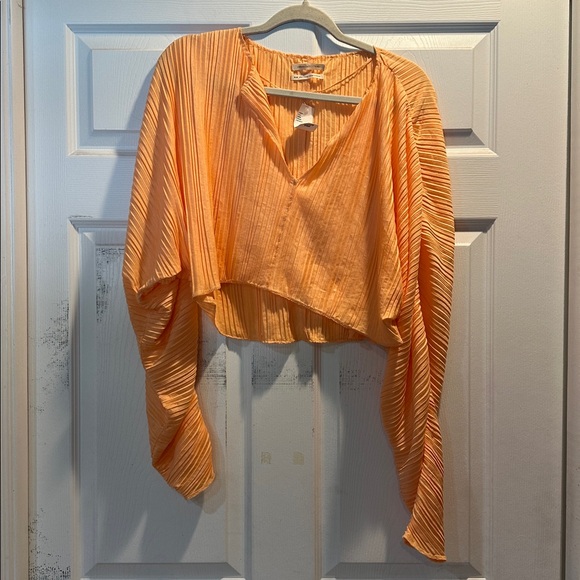 NWT! Urban Outfitters Marietta Light Orange Plisse Ruched Sleeve Top M - Picture 2 of 7